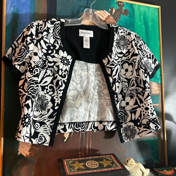 Studio I Monochrome Floral Jacket 14 - Picture 1 of 16